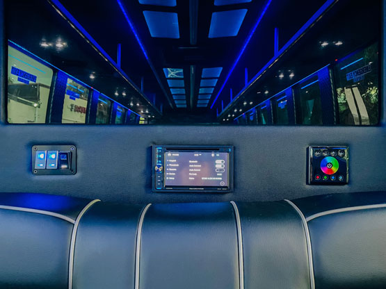 Full-Size-Limo-Coach-INT-Pic-#4
